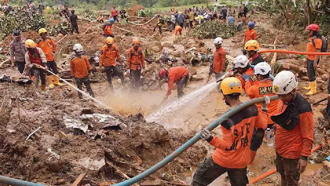 Tim Gabungan Evakuasi 25 Korban Longsor di Petungkriyono Pekalongan, BPBD: Sisa 1 Korban Hilang