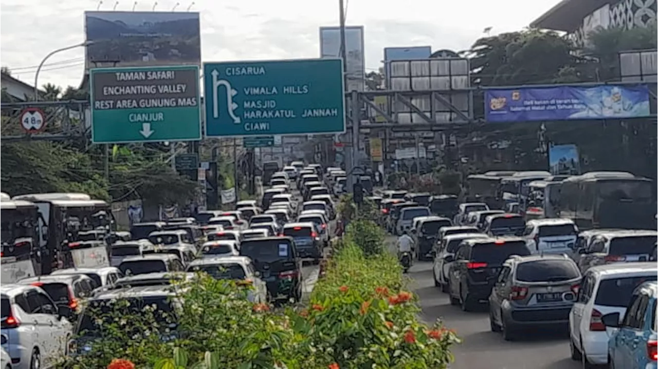 Long weekend, Ribuan Kendaraan Mulai Padati Puncak Bogor Hari Ini