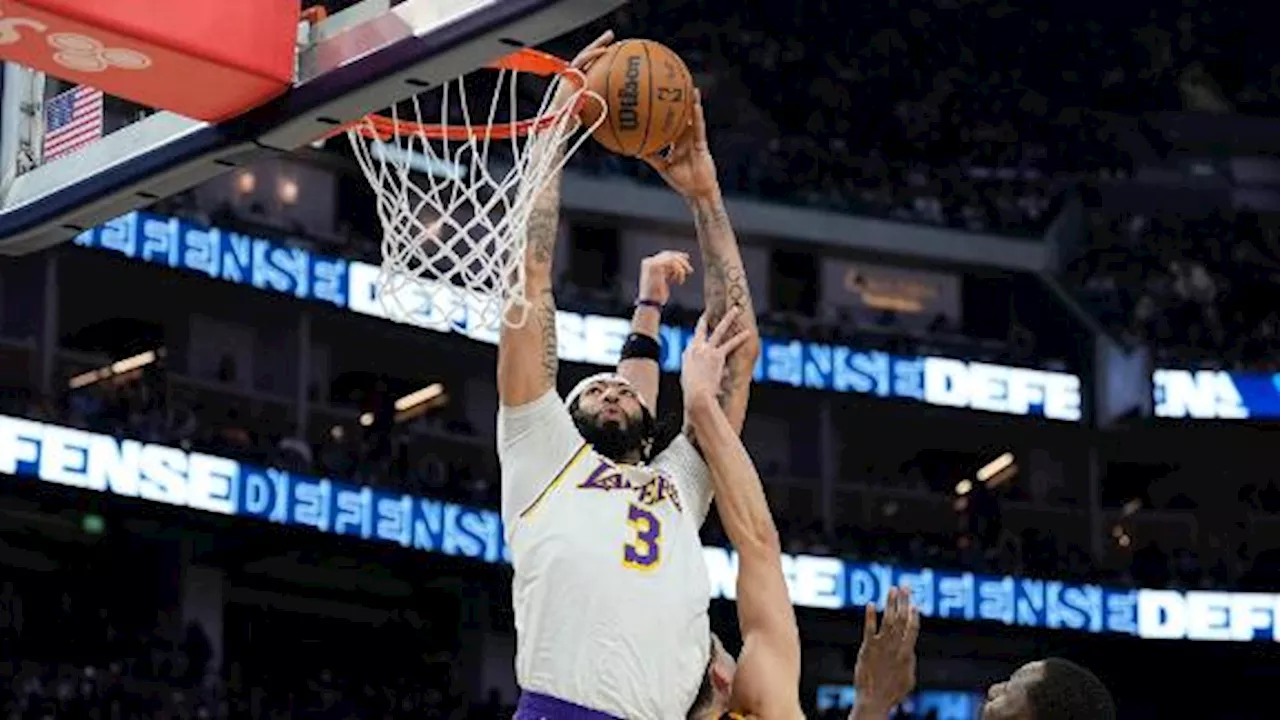 LeBron James Leads Lakers Past Warriors