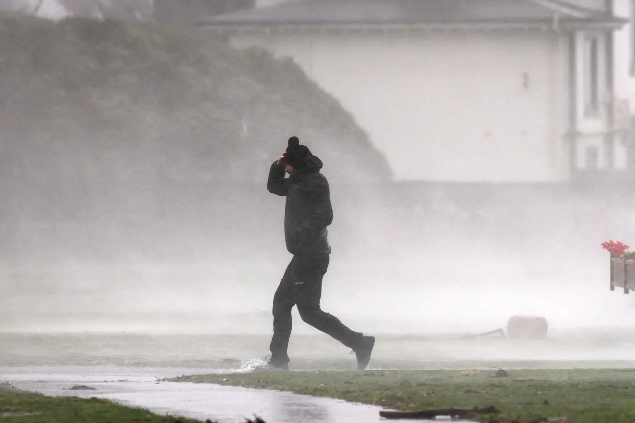 Tempête Herminia : 9 départements en vigilance orange, vents violents et risques d'inondations