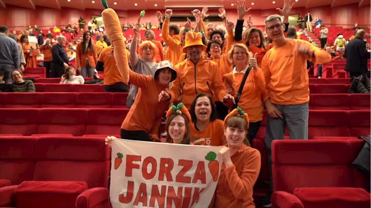 Un'onda arancione al Teatro Regio di Torino per Sinner