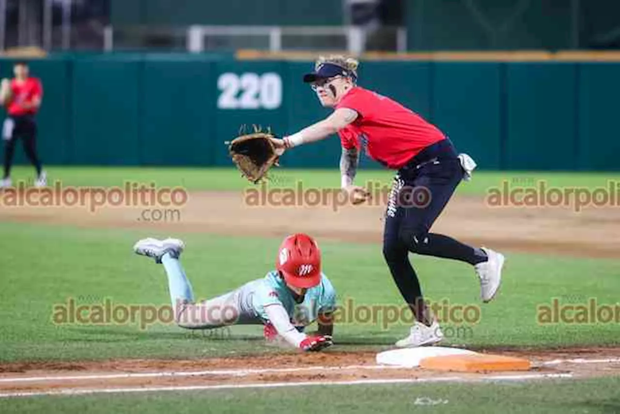 Jugadoras del Águila de Veracruz vencen a Diablos Rojos femenil en arranque de liga de Sóftbol