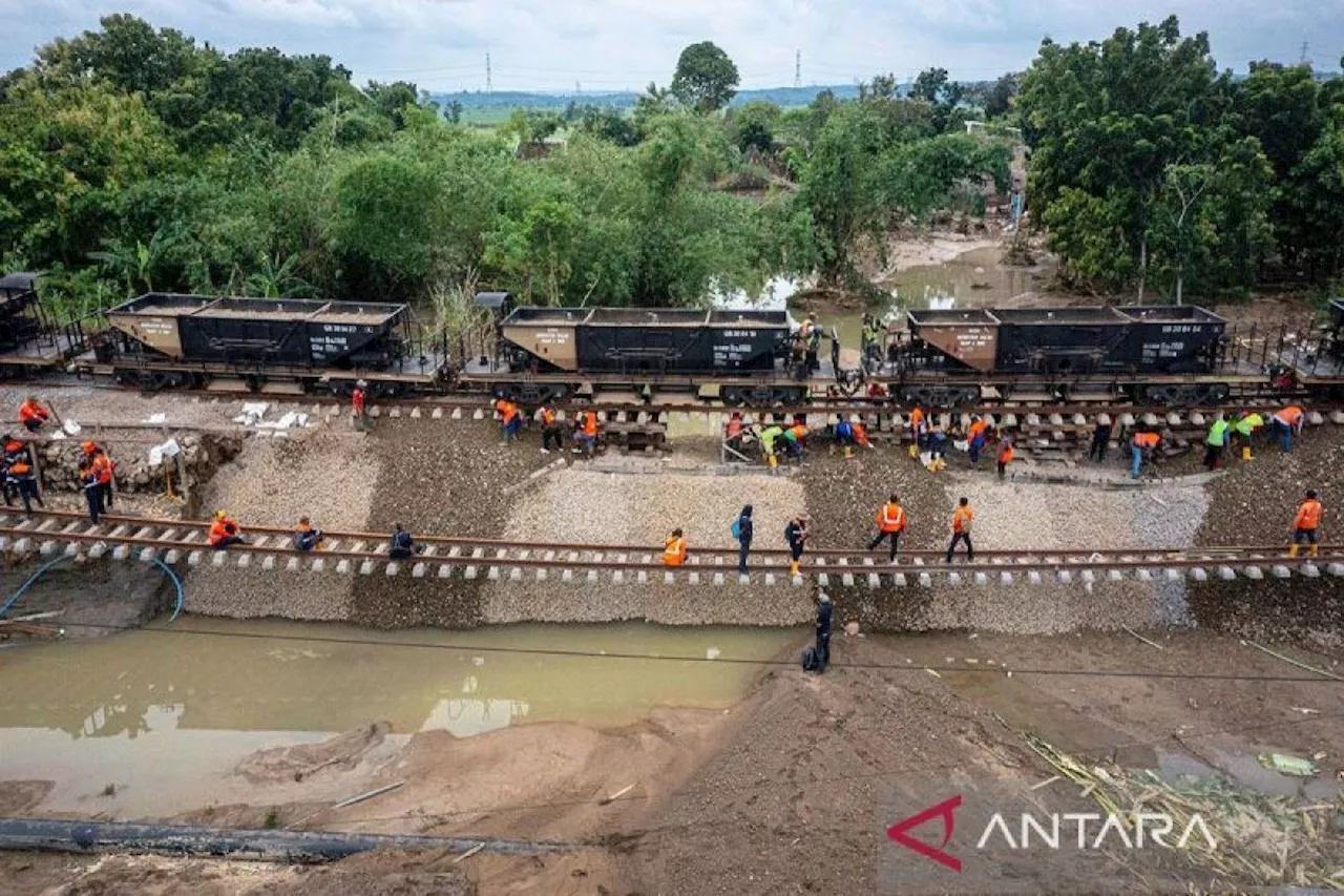 KAI Batalkan 10 Perjalanan KA Akibat Banjir di Grobogan