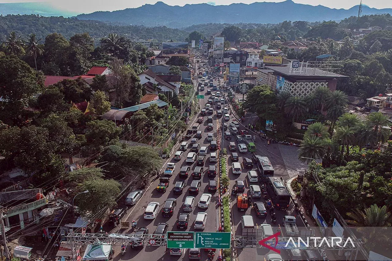 Libur panjang Isra Miraj dan Tahun Baru Imlek 2025, kawasan puncak rawan macet panjang