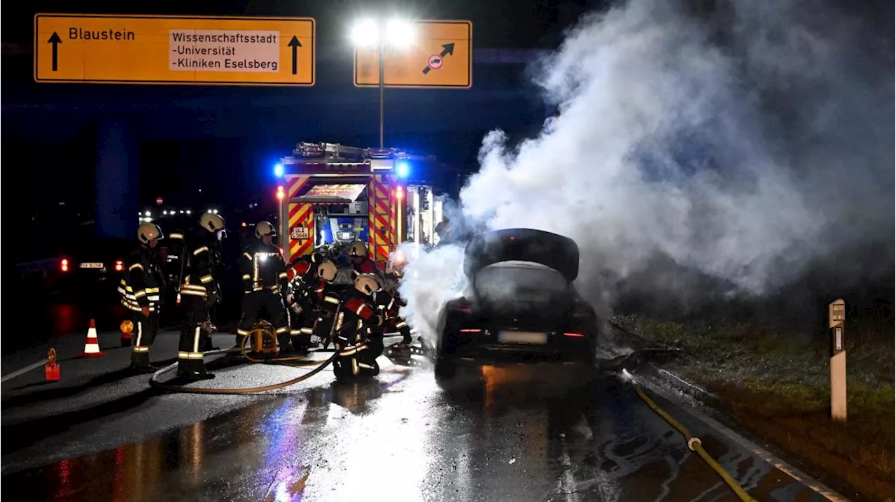 Mercedes auf der Nordtangente brennt - Mechaniker erleben Albtraum