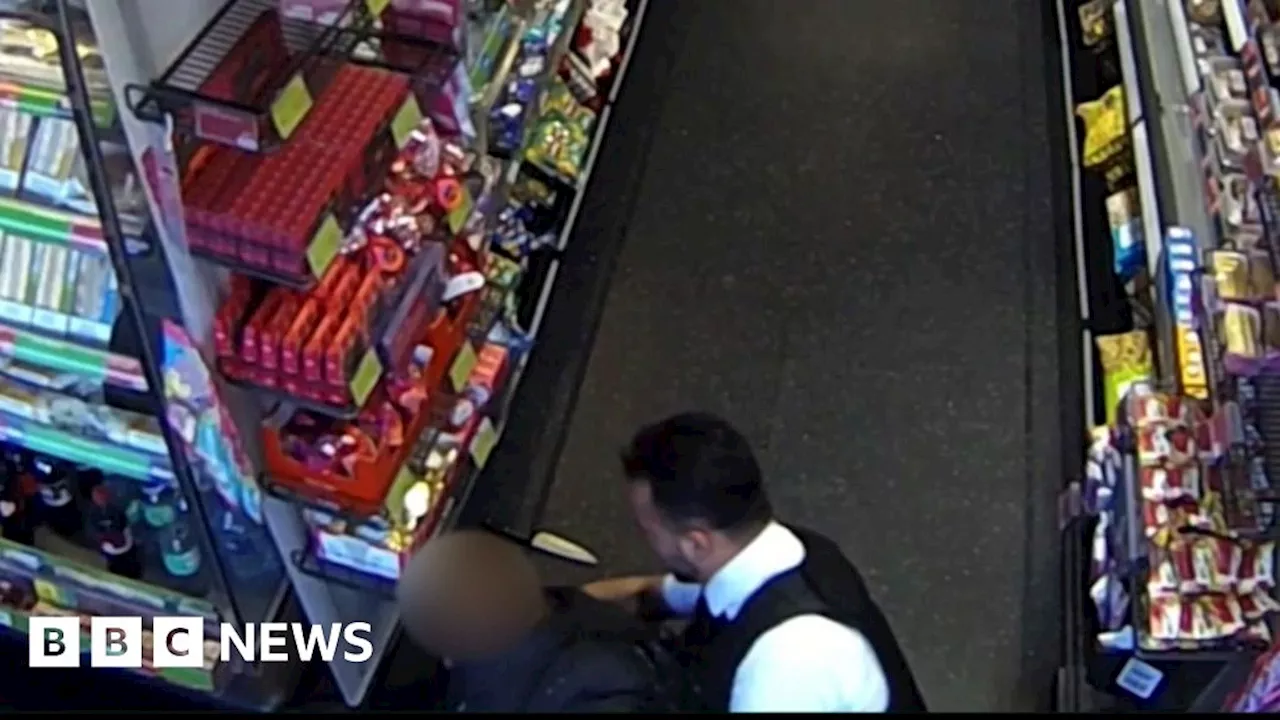 Lewisham: Watch the moment Met PC tackles armed suspect in shop