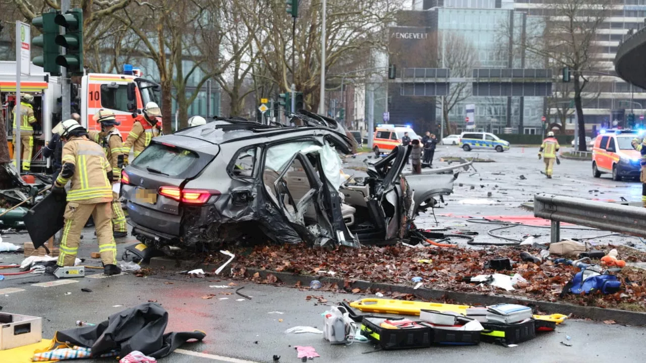 Unfall in Düsseldorf: Zwei Mensch gestorben, mehrere Schwerverletzte