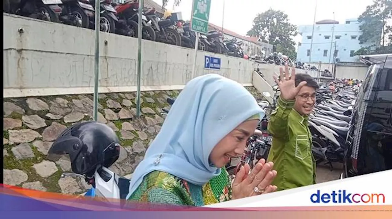 Heboh Uya Kuya Ngonten Depan Rumah Korban Kebakaran LA, Kedekatan Desy-Ruben Onsu