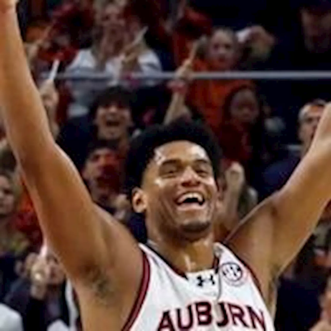 No. 1 Auburn Holds Off No. 6 Tennessee in Defensive Slugfest