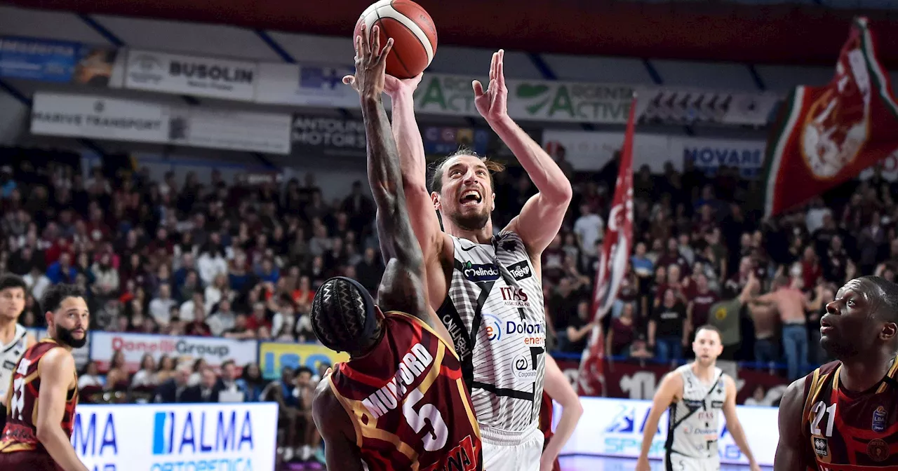 Trento vince a Venezia, Sassari batte la Virtus, Cremona doma Scafati