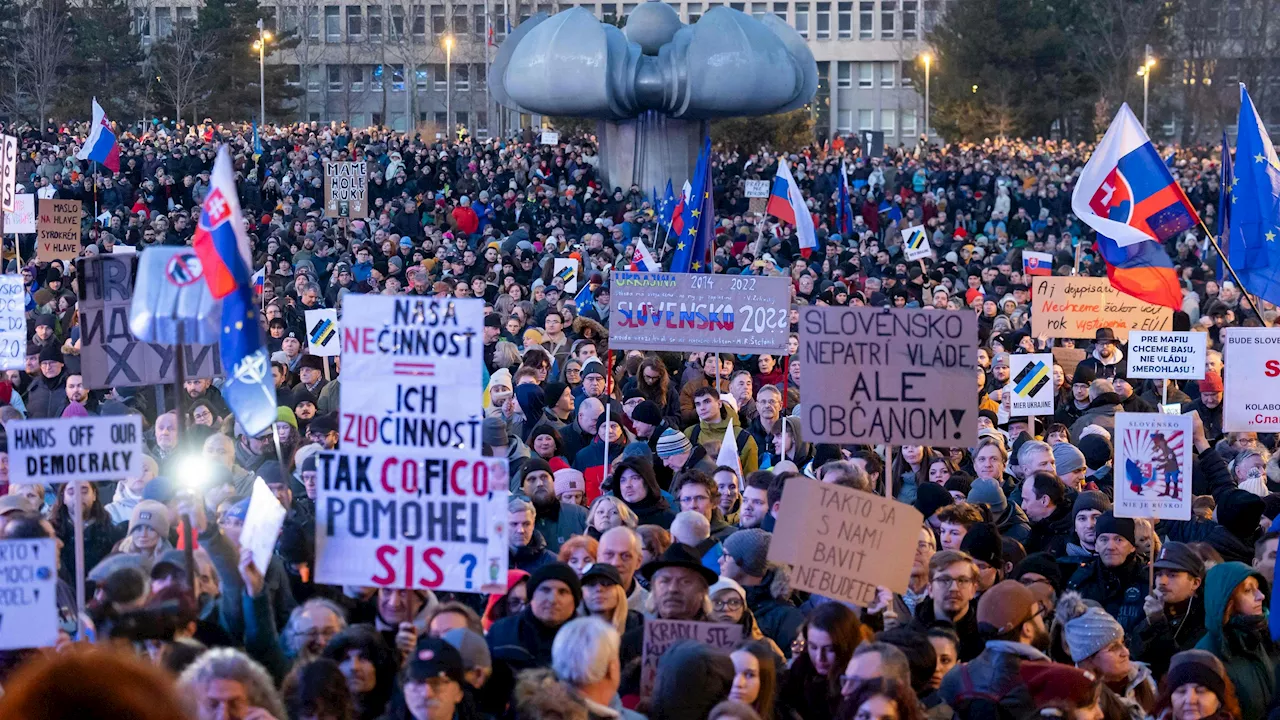 Proteste in der Slowakei - Ministerpräsident Fico droht mit Ausweisungen