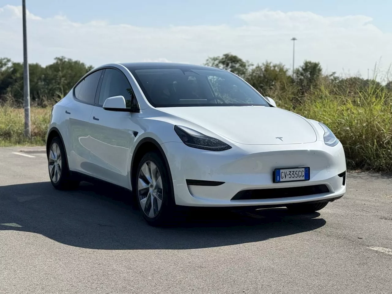 Tesla Model Y: ancora un'auto elettrica top nel 2024