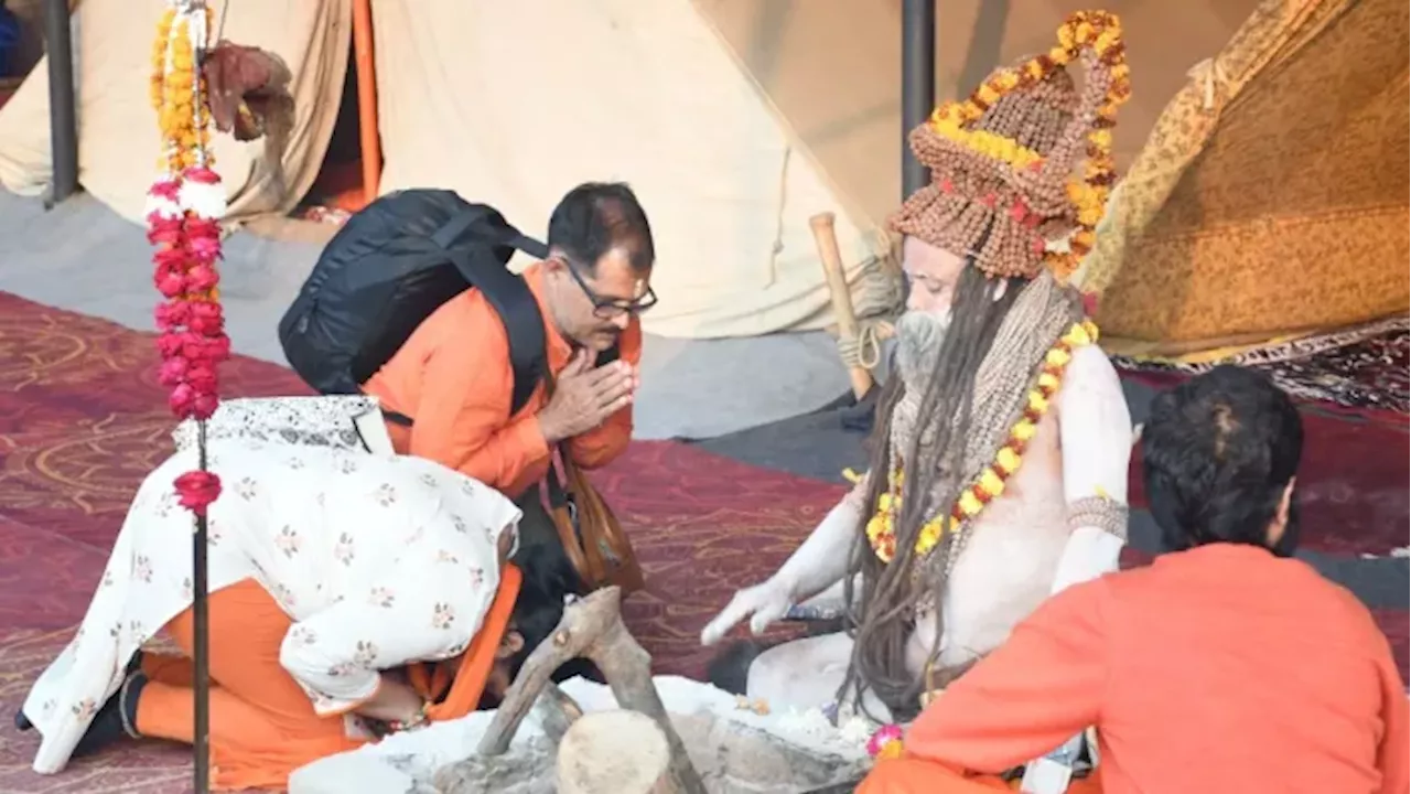 Maha Kumbh 2025 में विदेशी श्रद्धालुओं का सैलाब, सनातन धर्म की आध्यात्मिकता ने बनाया आकर्षित