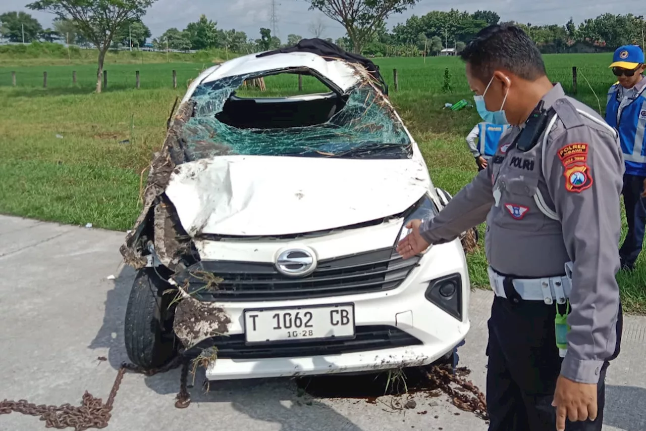 Pecah Ban, Sigra Tabrak Bus di Tol Ngawi-Solo, 2 Orang Tewas, 6 Luka-Luka