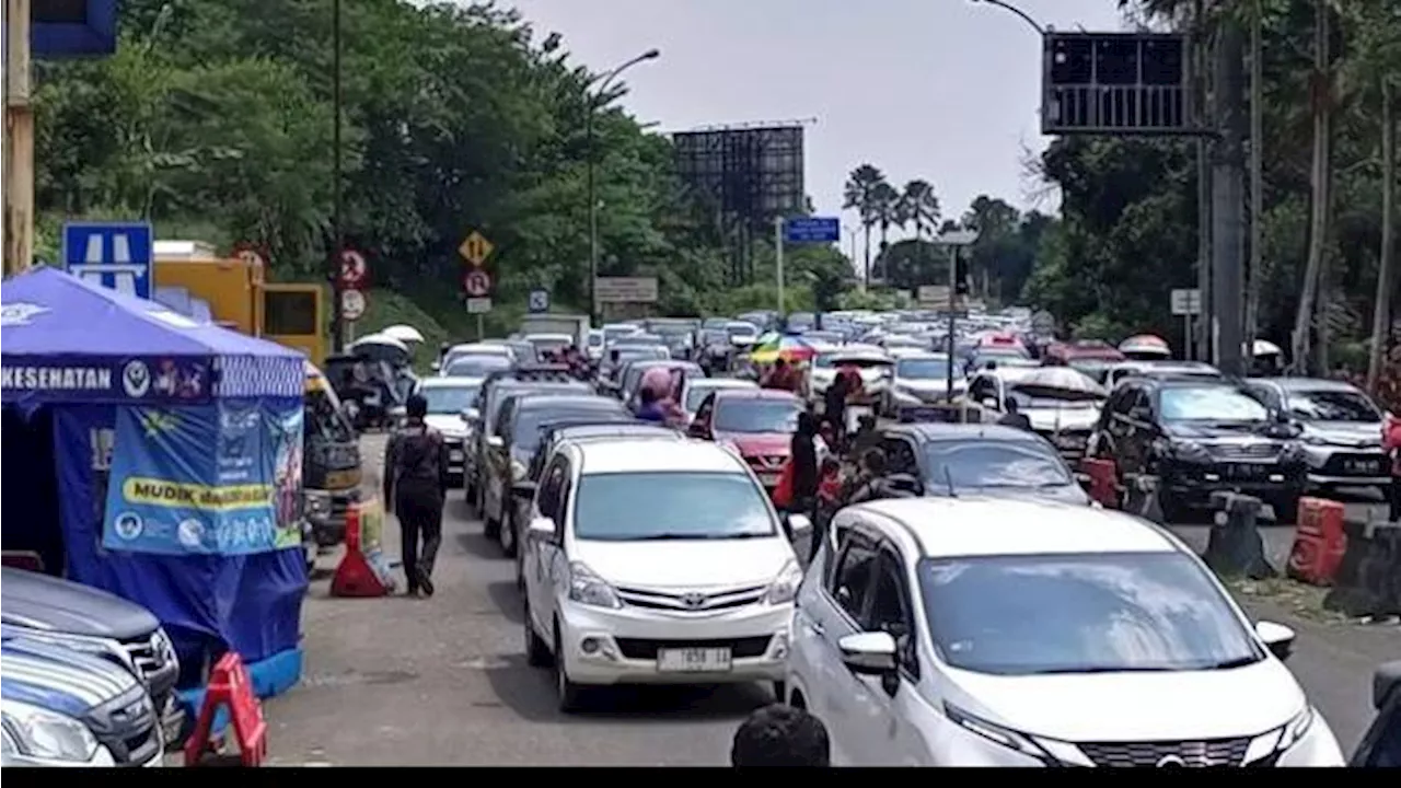 Kemacetan di Puncak Bogor Atasi Puluhan Ribu Kendaraan Wisatawan