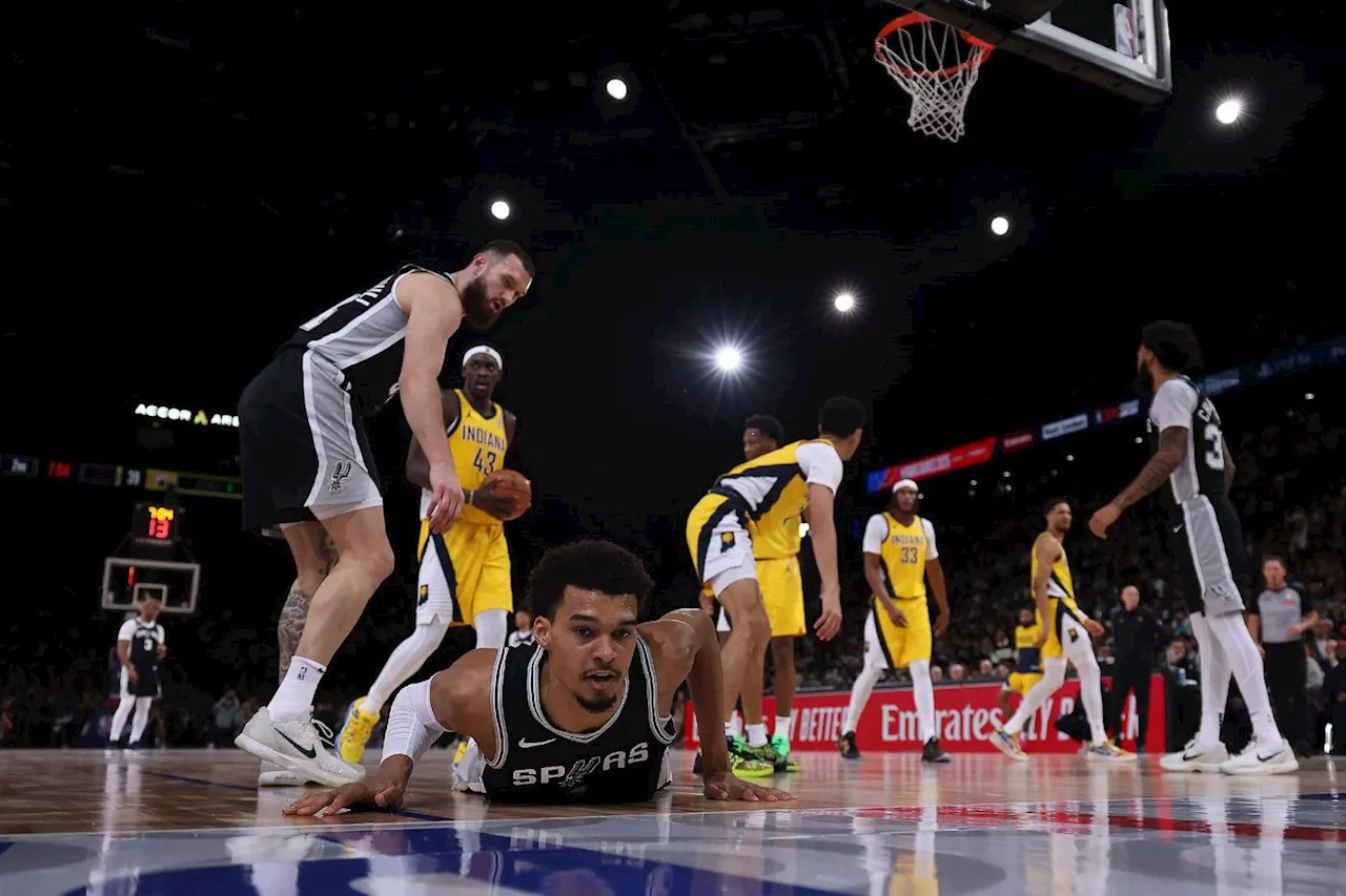 Wembanyama brille malgré la défaite des Spurs face aux Pacers à Paris