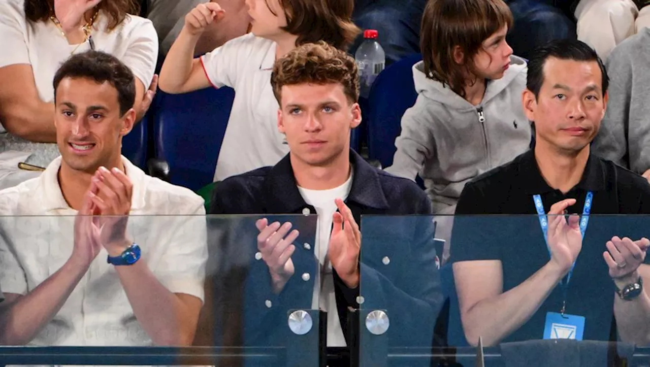 Léon Marchand : séquence tennis pour le nageur star de Toulouse, aperçu dans les tribunes de l’Open d’Australi