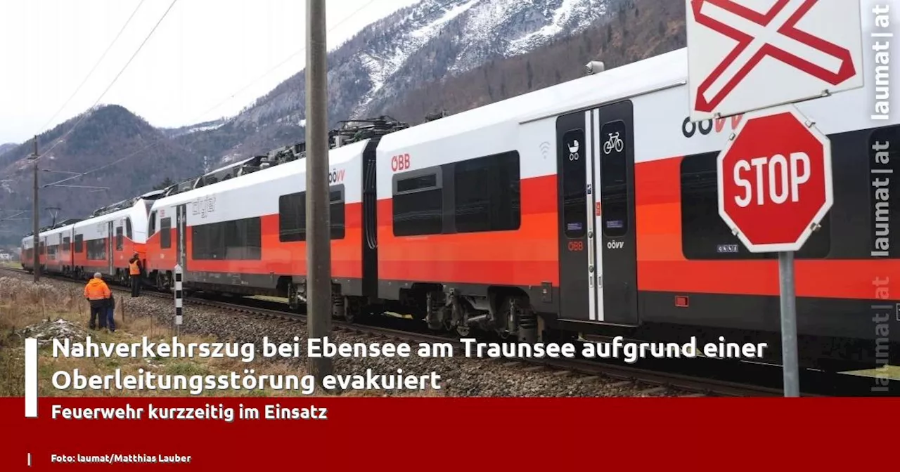 Nahverkehrszug bei Ebensee am Traunsee aufgrund einer Oberleitungsst�rung evakuiert