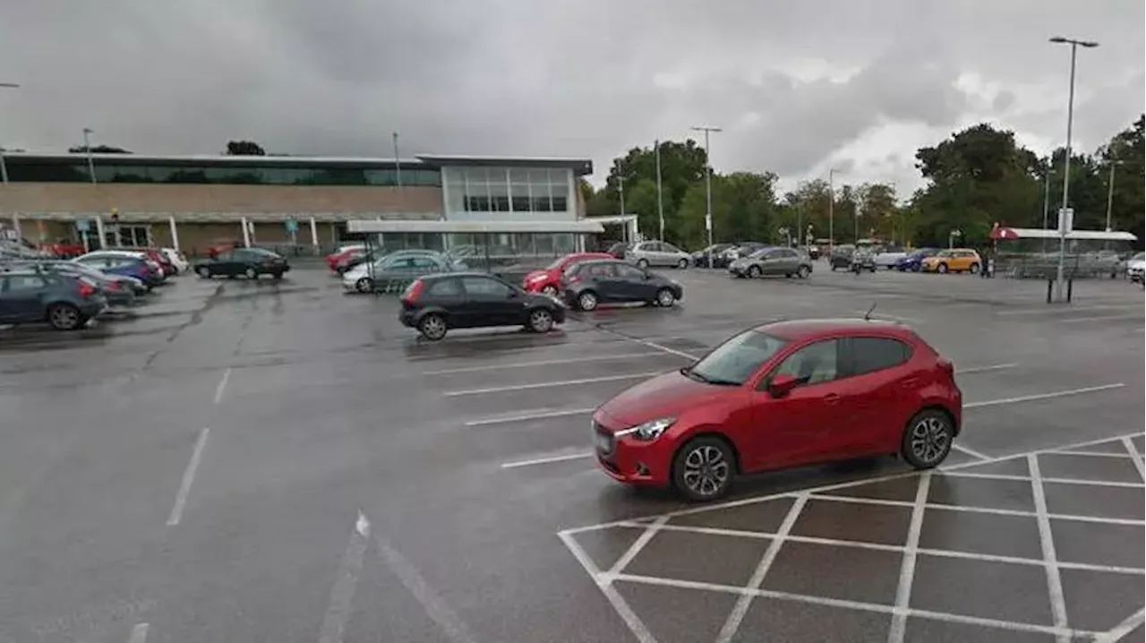 Police Officer Seriously Injured in Attempted Murder Attack at Retail Park