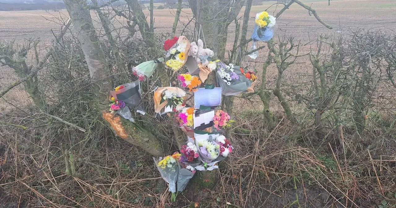  Friends of tragic teens pay tribute at crash scene