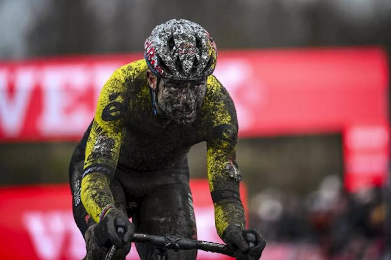 Wout van Aert se joint aux Championnats du monde de cyclo-cross à Liévin