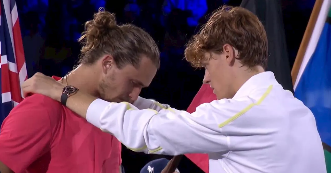 Sinner consola Zverev dopo la vittoria finale all'Australian Open