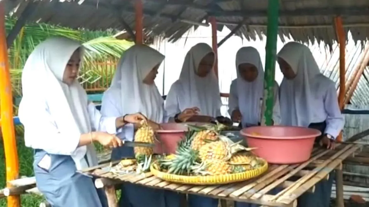 Kurikulum Nanas di SMK di Muara Enim, Latih Pelajar Kelola Buah Lokal Jadi Produk Bernilai