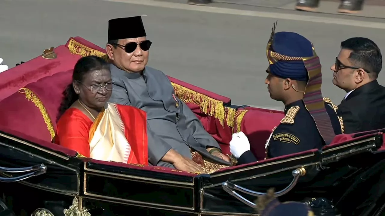 Momen Prabowo Naik Kereta Kuda Bareng Presiden Droupadi Murmu di Parade Hari Republik India