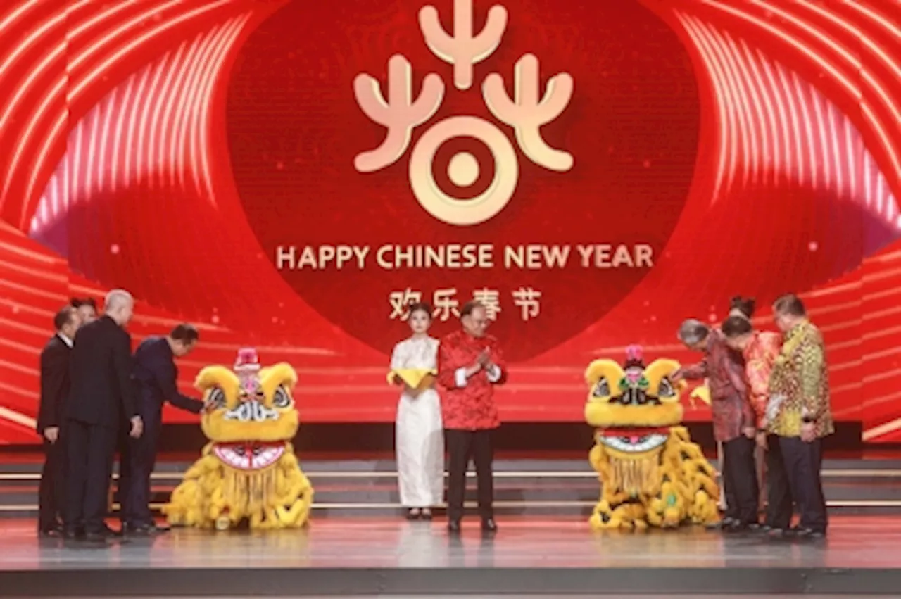 Malaysia Hosts China's First Overseas Chinese New Year Celebration