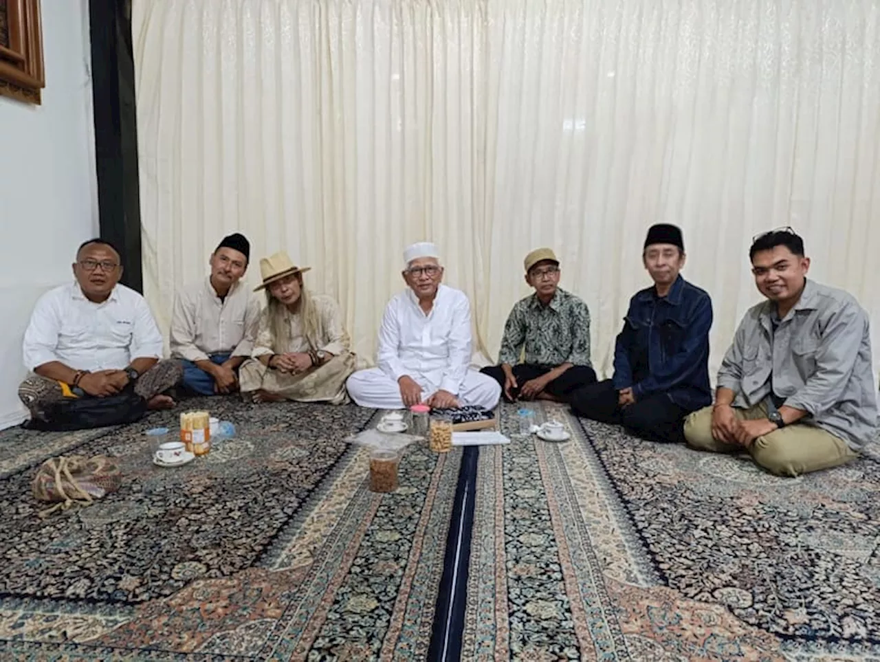 Gus Mus Gelar Doa Bersama untuk Arwah Para Seniman dan Budayawan