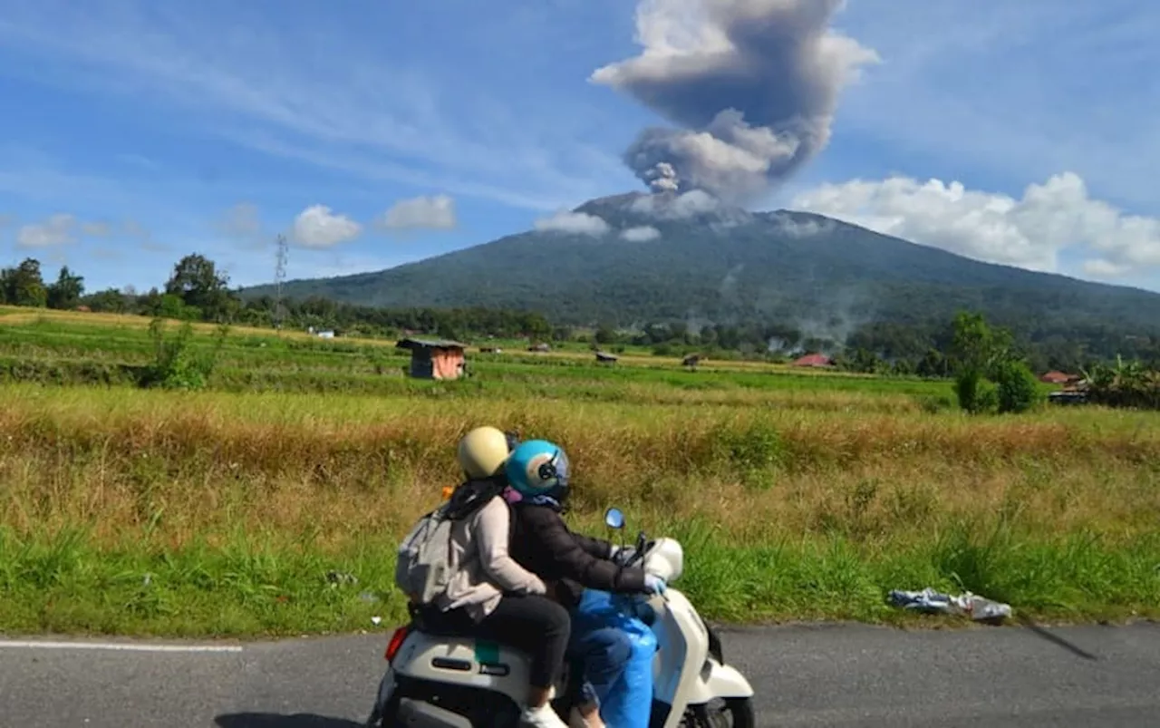 Permanen ditutup pendakian Gunung Marapi