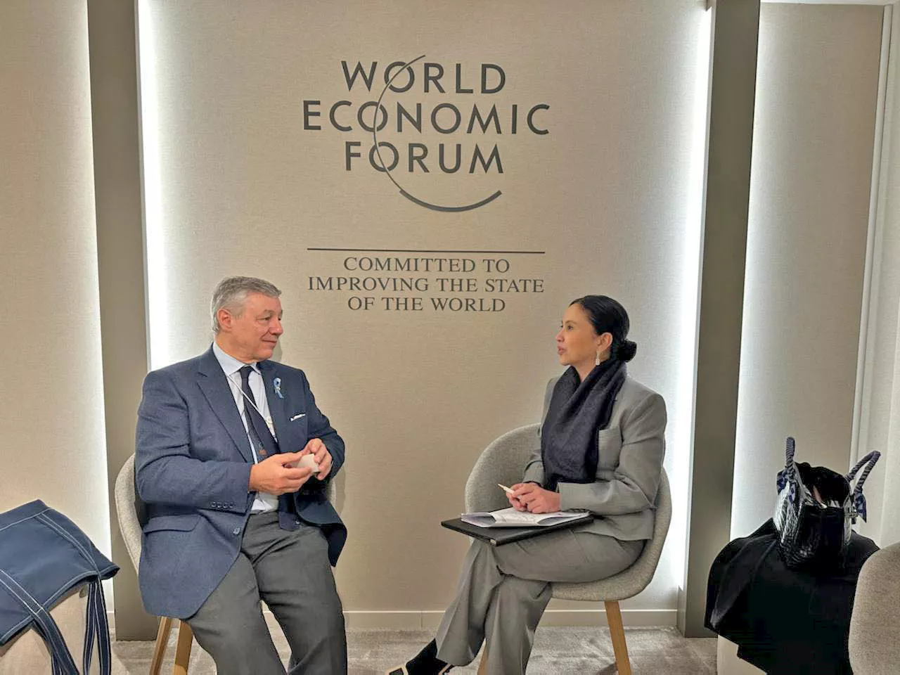 Roque meets with global executives at WEF