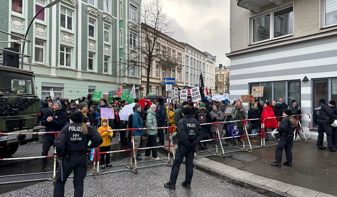 AfD-Chef Chrupalla tritt in Hamburg auf: Drei Gegendemos – Schul-Gelände abgeriegelt