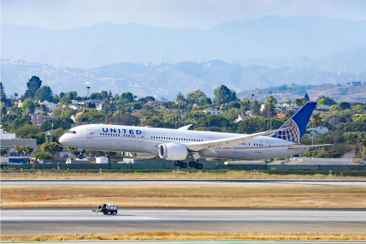 United Airlines Flight to Washington Experiences Mid-Air Emergency, 38 Injured