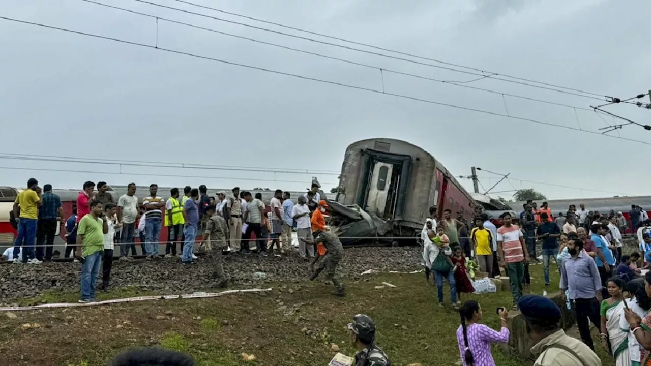 Train Accident: पश्चिम बंगाल के हावड़ा में बड़ा रेल हादसा, दो ट्रेनों की टक्कर, ट्रैक से उतरे तीन कोच