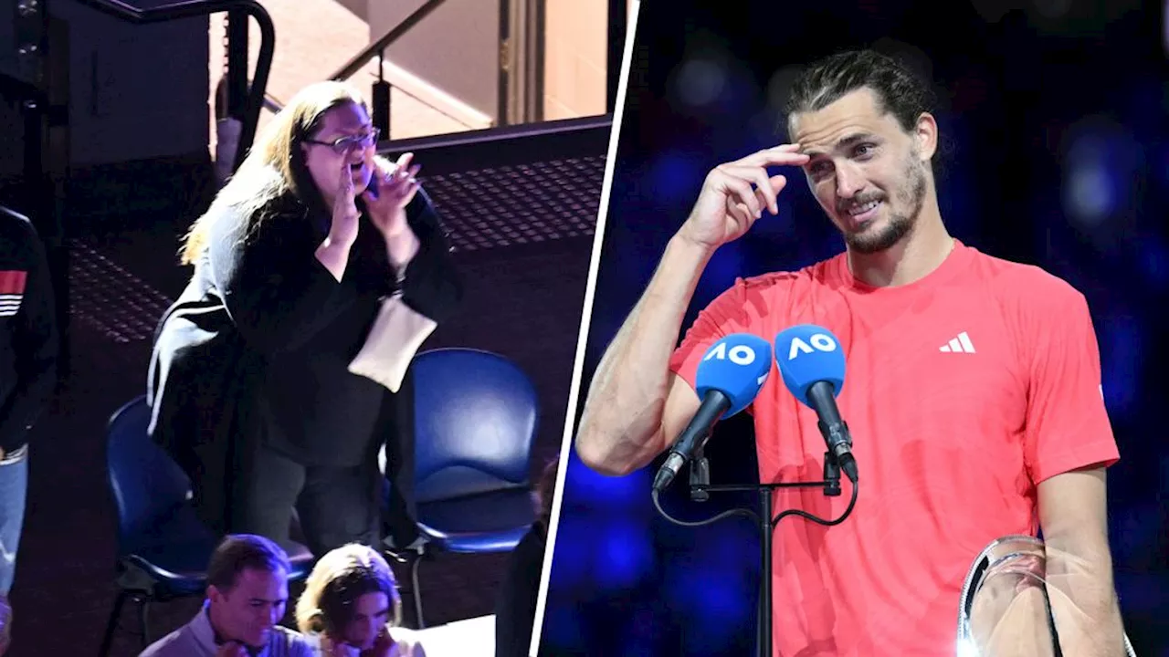 Vrouw schreeuwt namen van Zverev's ex-relaties tijdens Australian Open prijsuitreiking