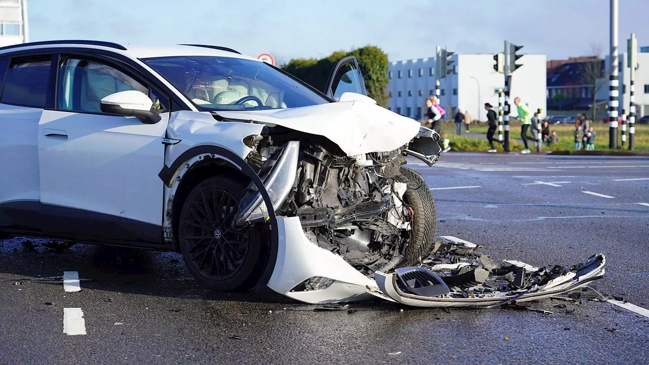 Twee Auto's Botsen in Tilburg, Meerdere Ongevallen Vanochtend