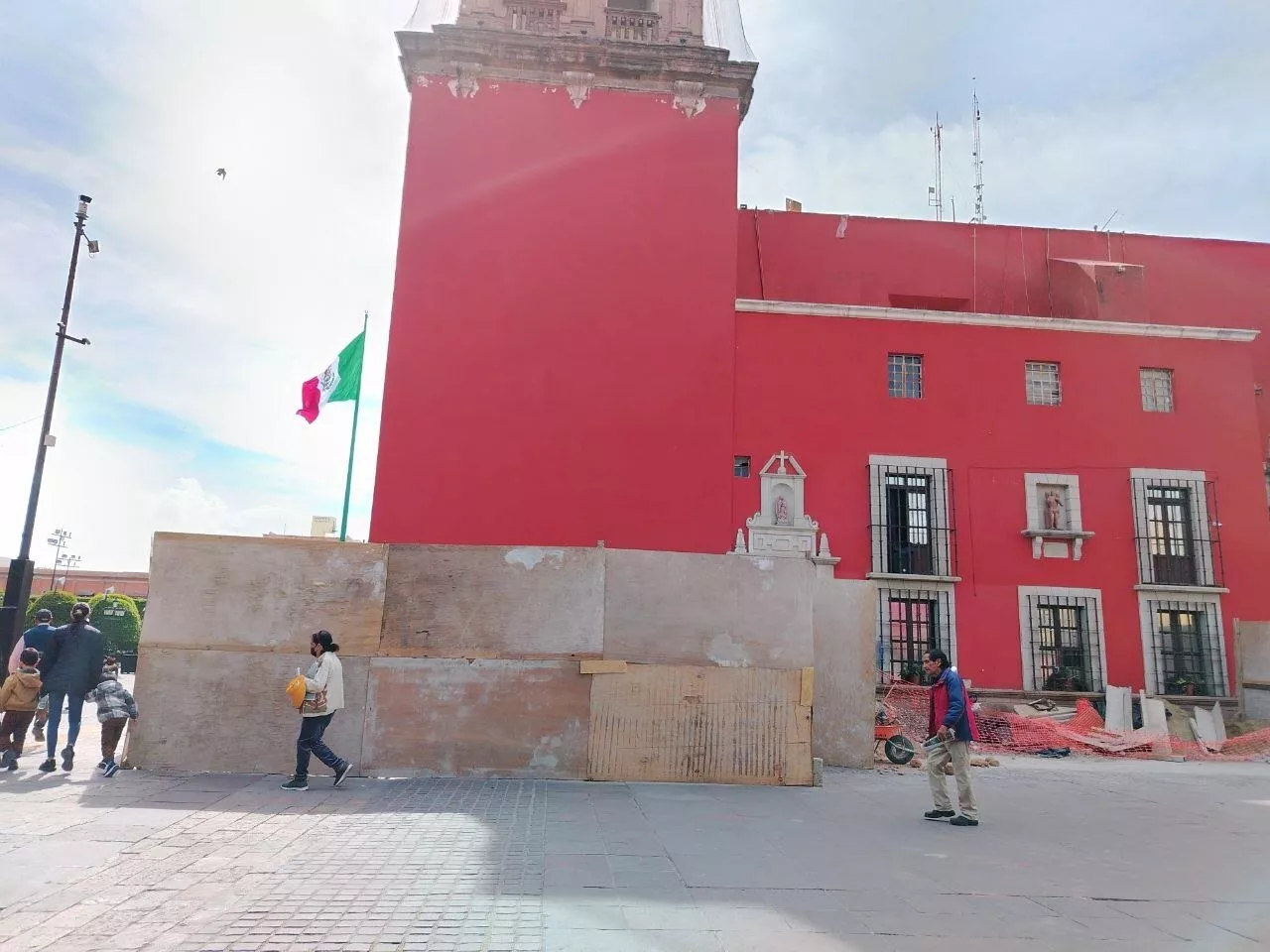 Escultura de San Sebastián, patrono de León, casi lista para su colocación