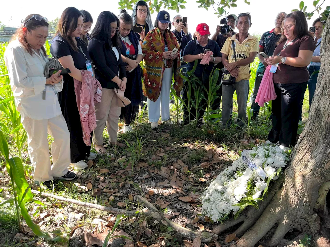 WATCH: Flowers not only for the SAF 44 but the Mamasapano 66