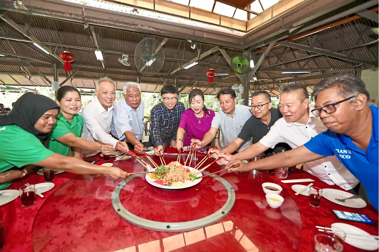 Chinese Nationals Celebrate New Year in Malaysia with Warmth and Tradition