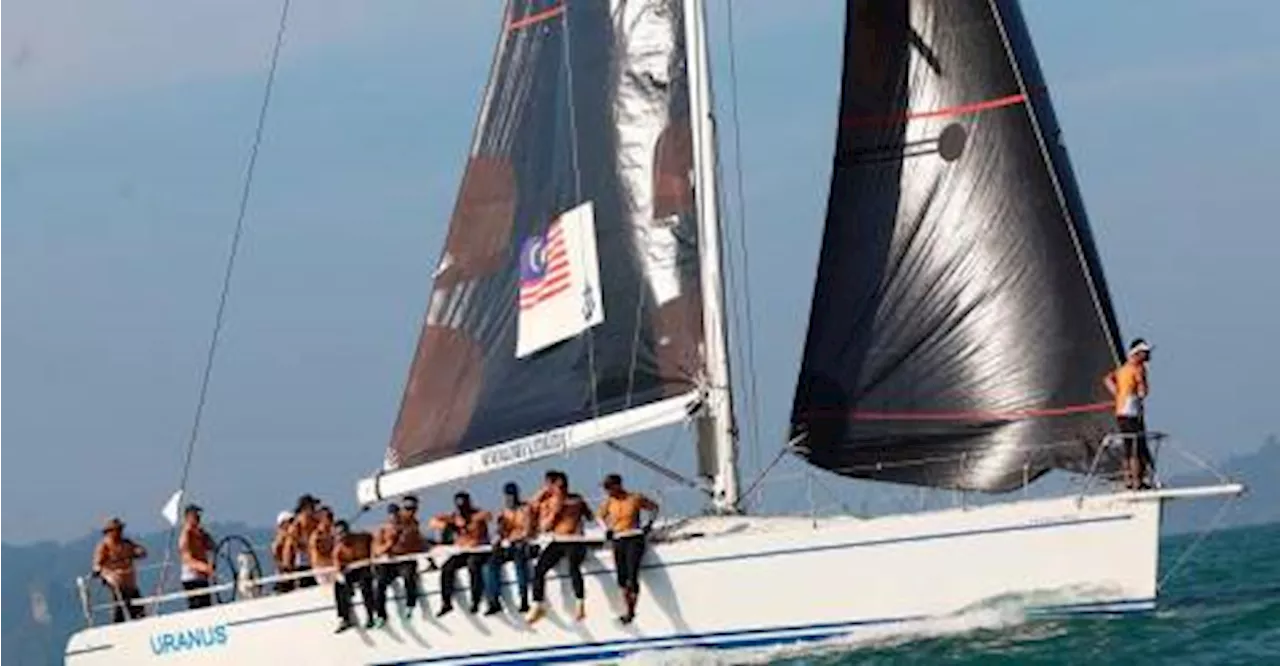 Malaysian Sailing Team Wins Spirit of Sportsmanship Award for Assisting Overturned Boat