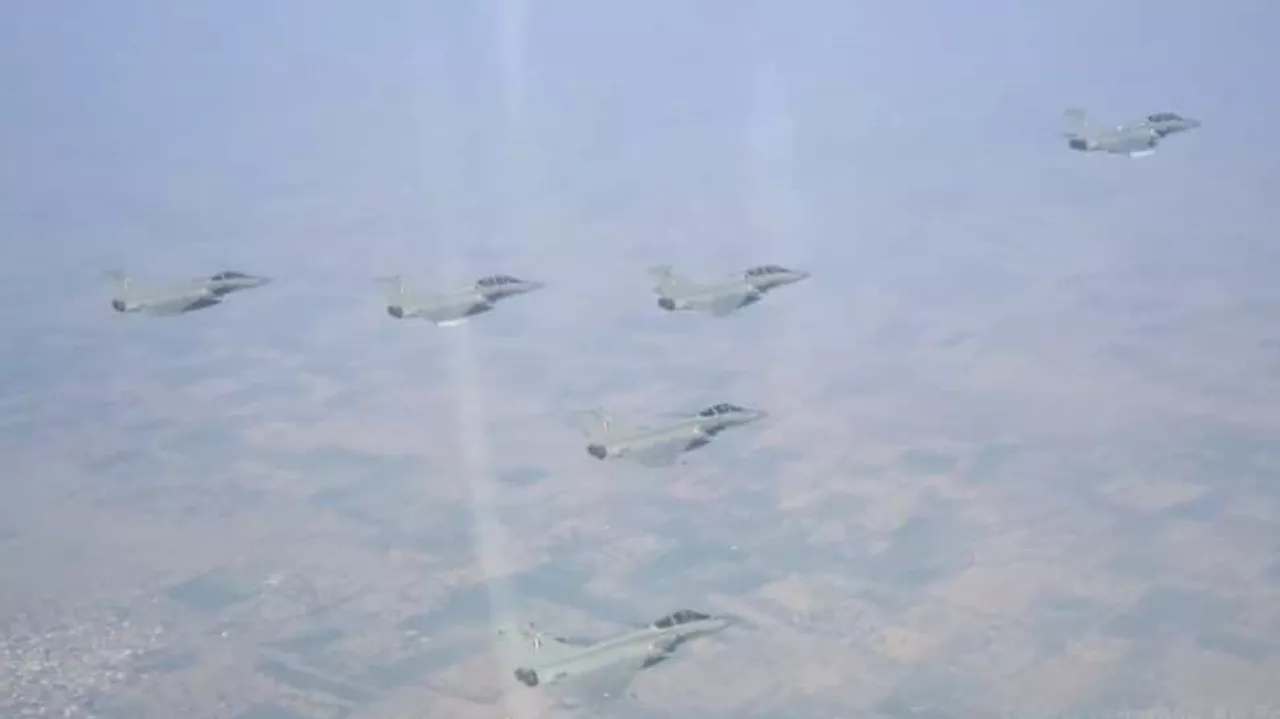 Dazzling Aerial Acrobatics By Rafale, Sukhois Mark 76th Republic Day Parade Finale