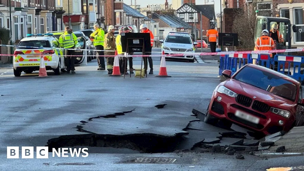 Sinkhole Opens on Street, Damaging Vehicles and Disrupting Utilities