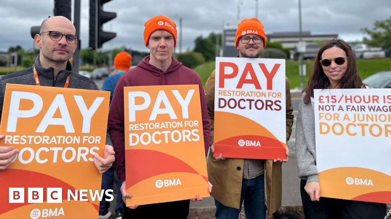 Northern Ireland resident doctors vote to accept 4% pay rise