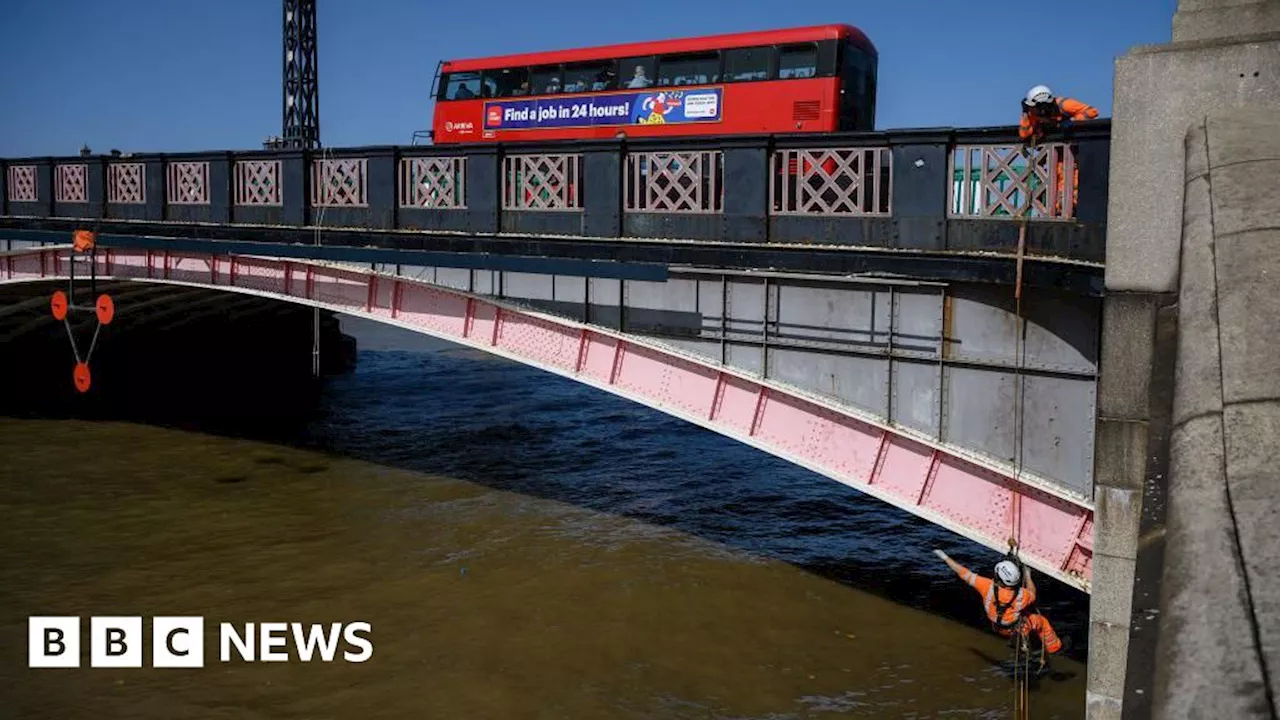 Lambeth Bridge: Work due on London's 'most dangerous junction'