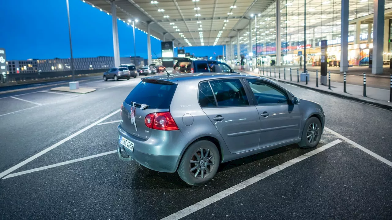 Golf steht seit einem Jahr am Flughafen BER: 200.000 Euro Parkgebühren!