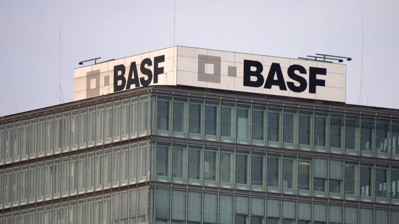 BASF-Aktie stürzt nach Hiobsbotschaft