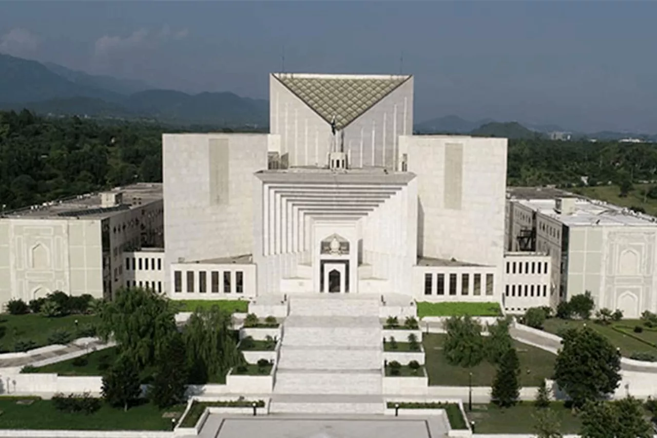 SC adjourns hearing of Constitutional Amendment case for 3 weeks