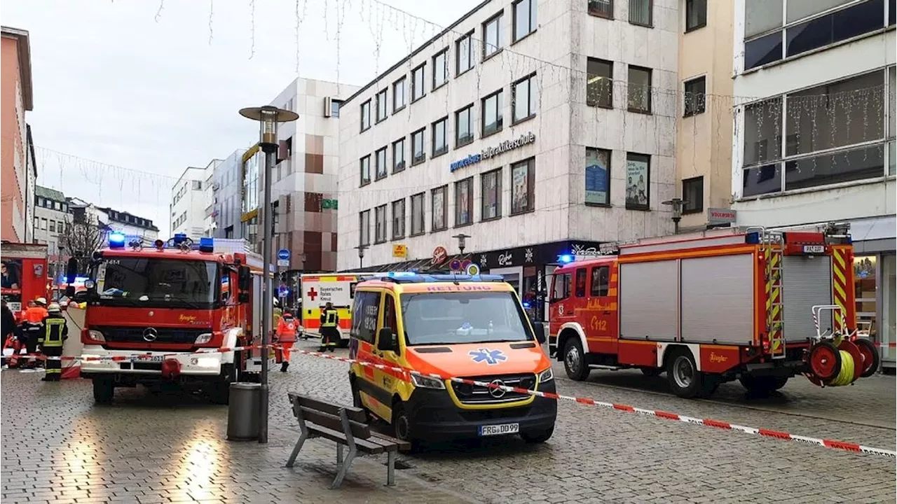 Passau: Lkw erfasst Fußgänger - Zwei Tote, mehrere Verletzte