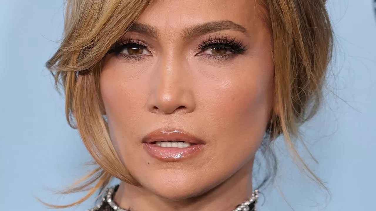 Jennifer Lopez Wears a Chic '90s-Inspired Updo at Sundance